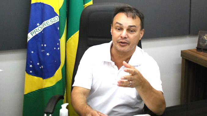 Lulinha Viana assume Prefeitura em meio à crise política após afastamento de Fábio Correa