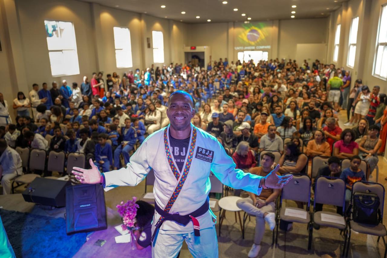 Projeto Estrela: Artes Marciais Transformam Vidas em Cidade Ocidental